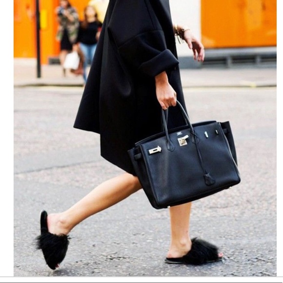 ✅FUR SOLID BLACK SLIDES - Picture 5 of 5